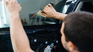 <b>Скидка до 84%.</b> Тонировка стекол автомобиля, задних фар в детейлинг-центре