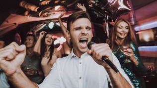 <b>Скидка до 85%.</b> Караоке-вечеринка по пакету «Лайт» или «Люкс» в караоке-клубе Relax Lounge