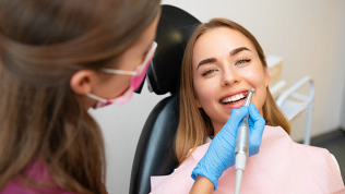 <b>Скидка до 32%.</b> Комплексная гигиена полости рта в стоматологической клинике «Зубки всем»