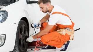 <b>Скидка до 50%.</b> Шиномонтаж колес радиусом до R22 в центре «Автошинцентр»