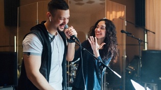 <b>Скидка до 55%.</b> Индивидуальные или групповые занятия вокалом от театра «VS Театр»