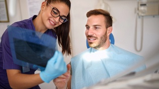 <b>Скидка до 56%.</b> Профессиональная гигиена полости рта в стоматологической клинике Afident