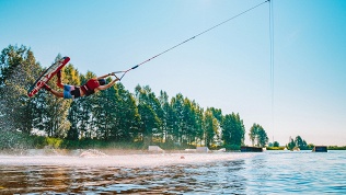 <b>Скидка 15%.</b> 3 часа катания на вейкборде в «Wake Park Мякинино» (3400 руб. вместо 4000 руб.)