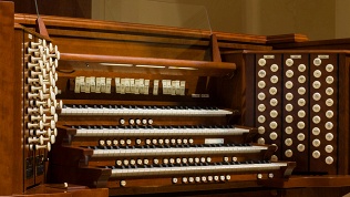 <b>Скидка 40%.</b> Билет на концерт «Неоклассика на органе и арфе. Эйнауди, Тьерсен, Циммер» от компании Inside Group Production со скидкой 40%