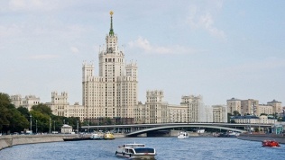 <b>Скидка до 10%.</b> Прогулка «Небоскребы „Москва-Сити“» по Москве-реке от Крымского моста до «Сити» с питанием и без на люкс-теплоходе «Соболь», «Августина» от судоходной компании «Августина»