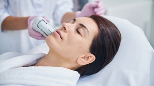 <b>Скидка до 53%.</b> SMAS-лифтинг или микроигольчатый RF-лифтинг в центре медицины и косметологии «Лотос»