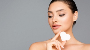 <b>Скидка до 32%.</b> Ультразвуковая или комбинированная чистка либо пилинг лица в клинике Prima Dentale