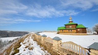 <b>Скидка 50%.</b> Новогодний тур на 2 дня «Новгород, Псков, Изборск, Печоры» от туроператора Karelia-Line (8450 руб. вместо 16 900 руб.)