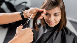 <b>Скидка до 50%.</b> Стрижка, укладка, окрашивание и уход для волос в салоне Sky Lounge