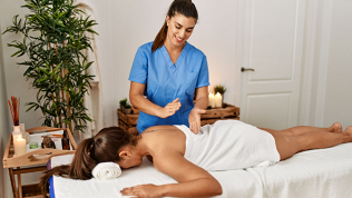 <b>Скидка до 63%.</b> 60, 90 или 120 минут классического, спортивного, лимфодренажного или антицеллюлитного массажа в центре «Медева» Евы Корнеевой