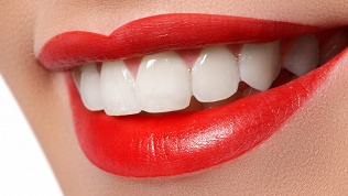 <b>Скидка до 70%.</b> Комплексная гигиена полости рта в «Стоматологии семейных скидок»