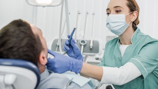 <b>Скидка до 50%.</b> Чистка, удаление зуба в стоматологической клинике New Dent