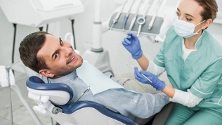 <b>Скидка до 59%.</b> Гигиена полости рта, лечение кариеса или удаление зуба в стоматологической клинике «Санация»