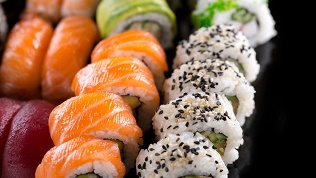 Суши, роллы и сеты от службы доставки «Рыбин Гуд» со скидкой 50%