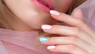 <b>Скидка до 51%.</b> Маникюр и педикюр с покрытием гель-лаком или без от мастера ногтевого сервиса Надежды Кирилловой