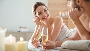 <b>Скидка до 30%.</b> Романтический отдых с украшением номера и дегустационным сетом настоек в отеле «Сова Крылатское»