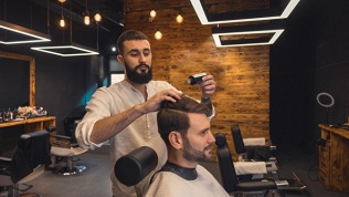 <b>Скидка до 50%.</b> Мужская стрижка и укладка, моделирование бороды в барбершопе Mister