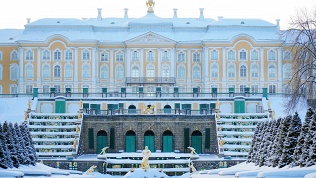 <b>Скидка 15%.</b> Тур «Новогодняя прогулка по Петербургу и Петергофу» от компании «Невские сезоны» (11 262 руб. вместо 13 250 руб.)