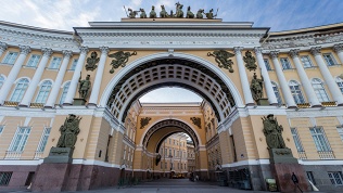 <b>Скидка 15%.</b> Тур на зимние праздники в Санкт-Петербурге 2026 «Январская прогулка по Петербургу и Царскому Селу» от компании «Невские сезоны» (14 960 руб. вместо 17 600 руб.)