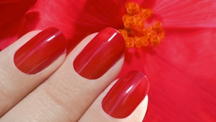 <b>Скидка до 51%.</b> Маникюр и педикюр с покрытием гель-лаком в бьюти-пространстве Евгении