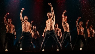 <b>Скидка до 25%.</b> Танцевальное шоу «Повелители дождя» от театра танца «Притяжение» со скидкой 25%