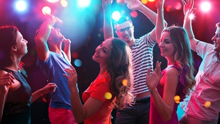 <b>Скидка 30%.</b> Билет на музыкальное лото на крыше в клубе «Евгенич» от Music Loto Boom (840 руб. вместо 1200 руб.)