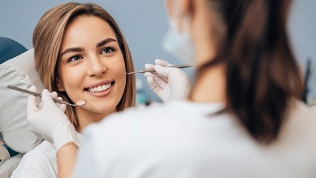 <b>Скидка 50%.</b> Ультразвуковая чистка зубов в клинике «Дента Мед» (1500 руб. вместо 3000 руб.)