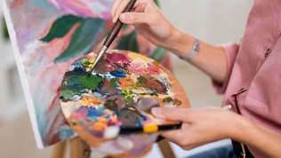 <b>Скидка до 53%.</b> Мастер-класс по живописи, созданию изделия из бусин или арт-свидание в творческой мастерской VioLuma