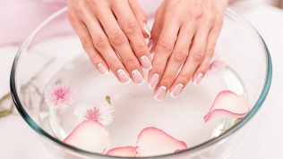 <b>Скидка до 41%.</b> Маникюр с укреплением и педикюр с покрытием гель-лаком в студии Nails Asti