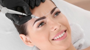 <b>Скидка до 60%.</b> Перманентный макияж бровей, губ или век в студии перманентного макияжа X