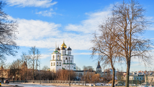 <b>Скидка 50%.</b> Тур на 1 день «Новогодние Псков, Изборск, Печоры» от туроператора Karelia-Line (1950 руб. вместо 3900 руб.)