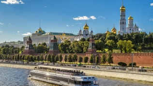 <b>Скидка до 10%.</b> Билет на вечернюю речную прогулку с дегустацией вина от причала «Китай-город/Устьинский» (сектор C) от компании «ВодоходЪ»