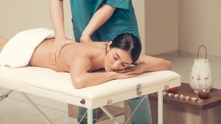 <b>Скидка до 90%.</b> 1 или 3 месяца безлимитного посещения сеансов массажа на «Мосфильме» в салоне красоты премиум-класса «Ноэми»