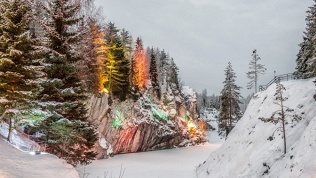 <b>Скидка 42%.</b> Тур на 2 дня в Карелию «Карельские выходные 2. Рускеала и водопады» от компании «СканТур» (8410 руб. вместо 14 500 руб.)