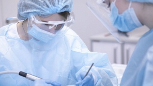 <b>Скидка 57%.</b> Комплексная гигиеническая чистка зубов по евростандарту в стоматологической клинике «Премоляр» (3225 руб. вместо 7500 руб.)