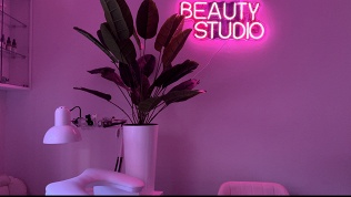 <b>Скидка до 31%.</b> Маникюр и педикюр с покрытием гель-лаком в Beauty Studio