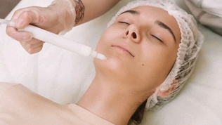 <b>Скидка до 50%.</b> Лечение акне или омоложение кожи лица и шеи холодной плазмой в салоне красоты «Sнежность»