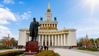 <b>Скидка 40%.</b> Билет на квест-экскурсию «Что скрывают павильоны ВДНХ» (594 руб. вместо 990 руб.)
