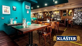 Напитки и всё меню кухни в баре «Клаштер»