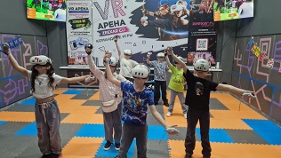 <b>Скидка до 34%.</b> 30 или 60 минут командной игры в VR-шлеме на арене виртуальной реальности Zeexar VR