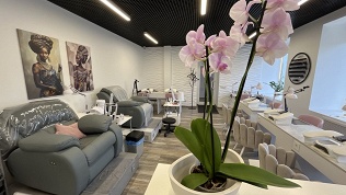 <b>Скидка до 51%.</b> Маникюр и педикюр в бьюти-пространстве 13 Lunas