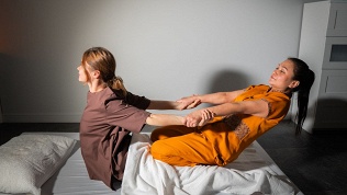 <b>Скидка до 50%.</b> Тайский, аромамассаж с кремом, маслом, массаж горячими камнями в салоне массажа «Тай SPA Ларен»