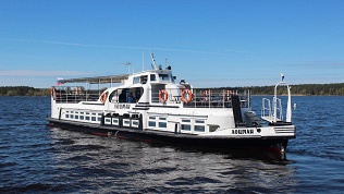 <b>Скидка до 15%.</b> Билет на речную прогулку от причала «Зарядье» на ретро-теплоходе-ресторане «Лоцман»