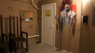 <b>Скидка до 51%.</b> Участие в квест-игре «Тюрьма» или «Зеленая миля» от компании «В подвале»