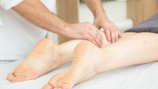 <b>Скидка до 54%.</b> Массаж шейно-воротниковой зоны, классический, расслабляющий, стоун- или foot-массаж от мастера Егорова Георгия