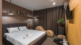 <b>Скидка до 56%.</b> Романтический отдых со сладким набором в отеле Simple Rooms