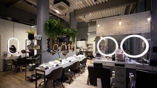 <b>Скидка до 70%.</b> Стрижка, укладка, окрашивание и уход за волосами в салоне красоты Naturel Studio