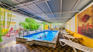 <b>Скидка до 30%.</b> Аренда комнаты на берегу Черного моря на майские праздники с посещением подогреваемого бассейна, пользованием мангальной зоной на территории гостевого дома «Наира»