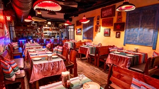 Всё меню кухни и напитки в баре Liberty со скидкой 50%