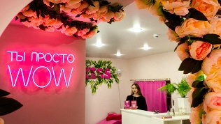 <b>Скидка до 32%.</b> Маникюр и Smart-педикюр с покрытием гель-лаком, наращивание ногтей у специалистов категории мастер или топ-мастер в салоне красоты «Лакисс»